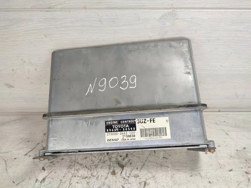 Блок управления двигателем Toyota Celsior 8966150590 UCF31 3UZ-FE