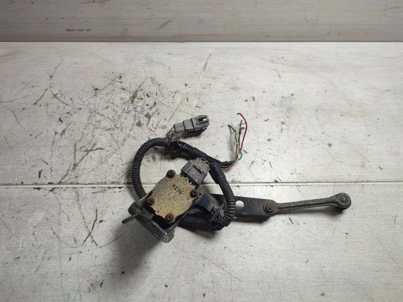 Датчик положения кузова TOYOTA LAND CRUISER 8940760010 UZJ100, задний