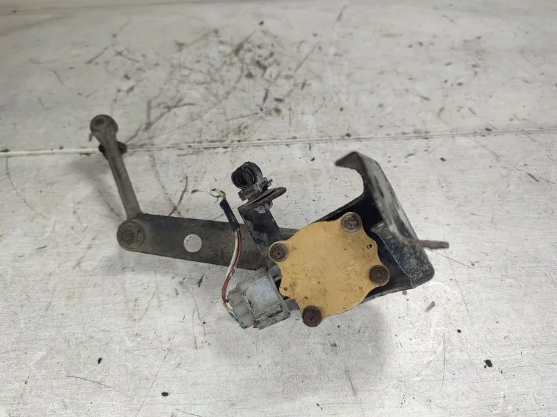 Датчик положения кузова TOYOTA LAND CRUISER 8940760010 100, задний