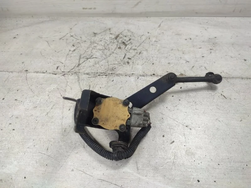 Датчик положения кузова TOYOTA LAND CRUISER 8940760010 100, задний