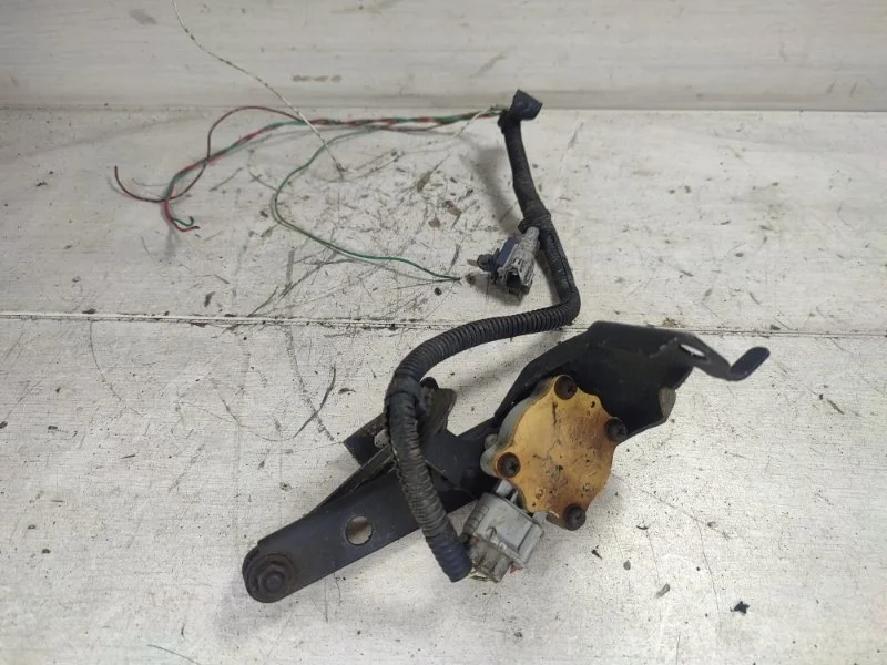 Датчик положения кузова TOYOTA LAND CRUISER 8940760010 100, задний