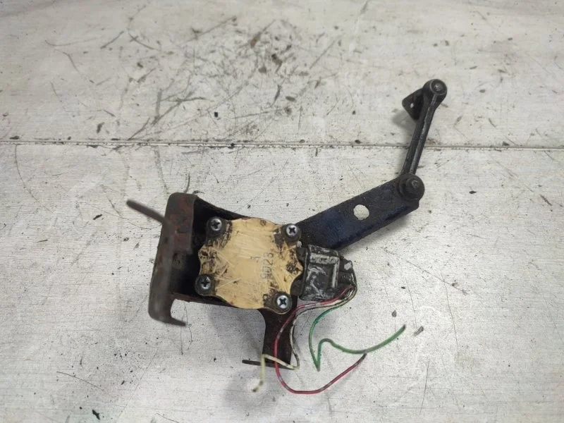 Датчик положения кузова TOYOTA LAND CRUISER 8940760010 100, задний