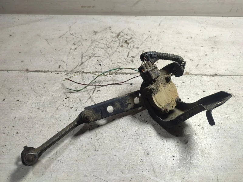 Датчик положения кузова TOYOTA LAND CRUISER 8940760010 100, задний