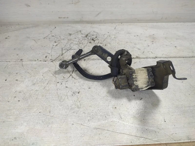 Датчик положения кузова TOYOTA LAND CRUISER 8940760010 100, задний