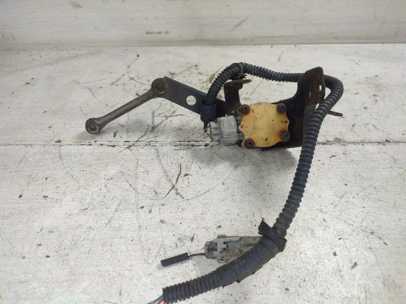 Датчик положения кузова TOYOTA LAND CRUISER 8940760010 100, задний