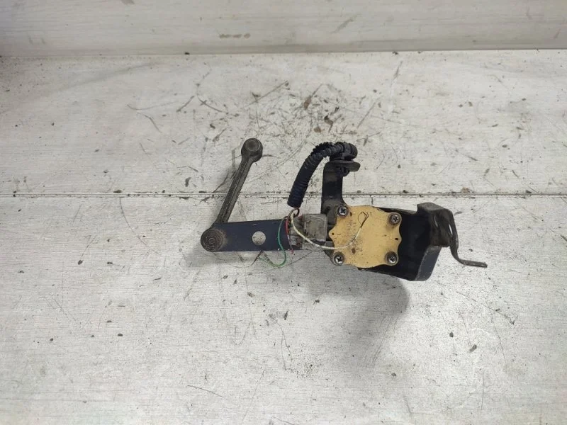 Датчик положения кузова TOYOTA LAND CRUISER 8940760010 100, задний