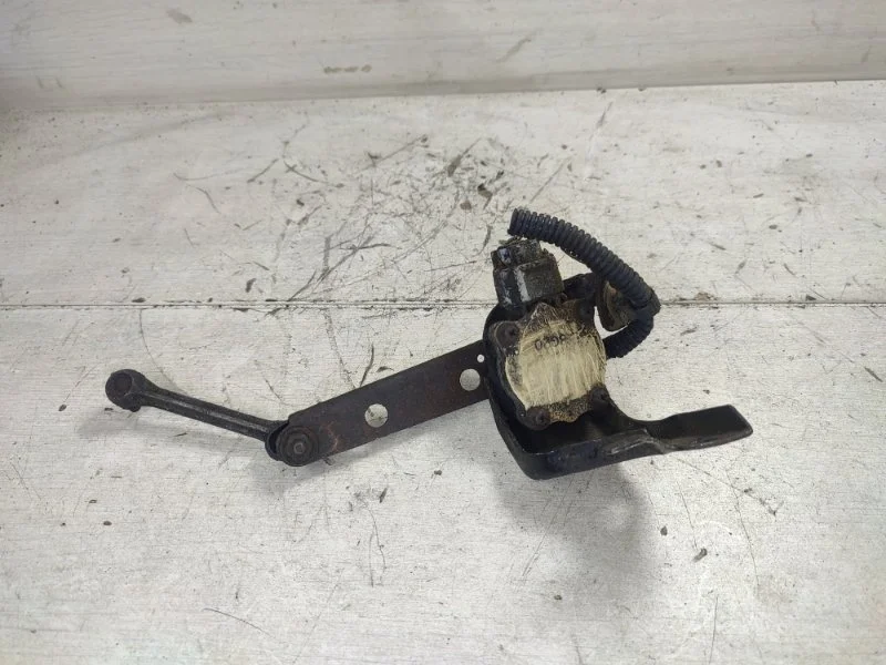 Датчик положения кузова TOYOTA LAND CRUISER 8940760010 100, задний