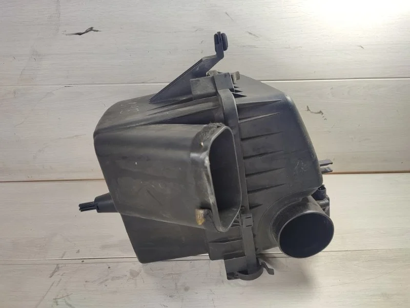 Корпус воздушного фильтра Toyota Celsior 1770050220 UCF31 3UZ-FE