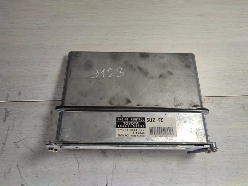 Блок управления двигателем Toyota Celsior 8966150590 UCF31 3UZ-FE