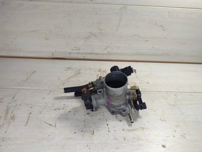 Дроссельная заслонка Toyota COROLLA 2002 2221021010 E12 1NZ-FE