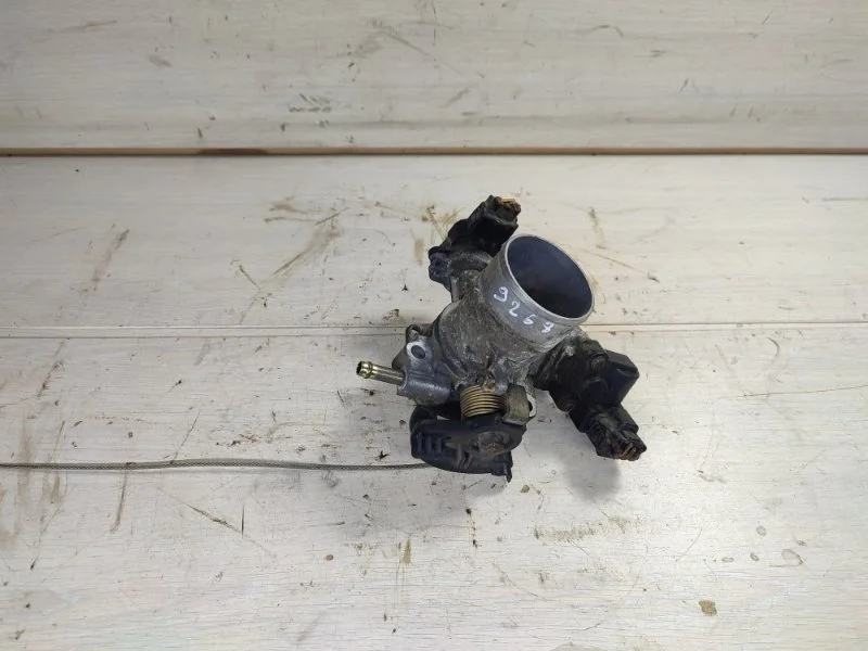 Дроссельная заслонка Toyota COROLLA 2002 2221021010 E12 1NZ-FE