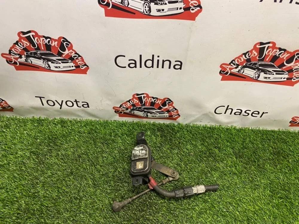 Датчик положения кузова Lexus LS430 2001 8940650070 UCF30, передний левый