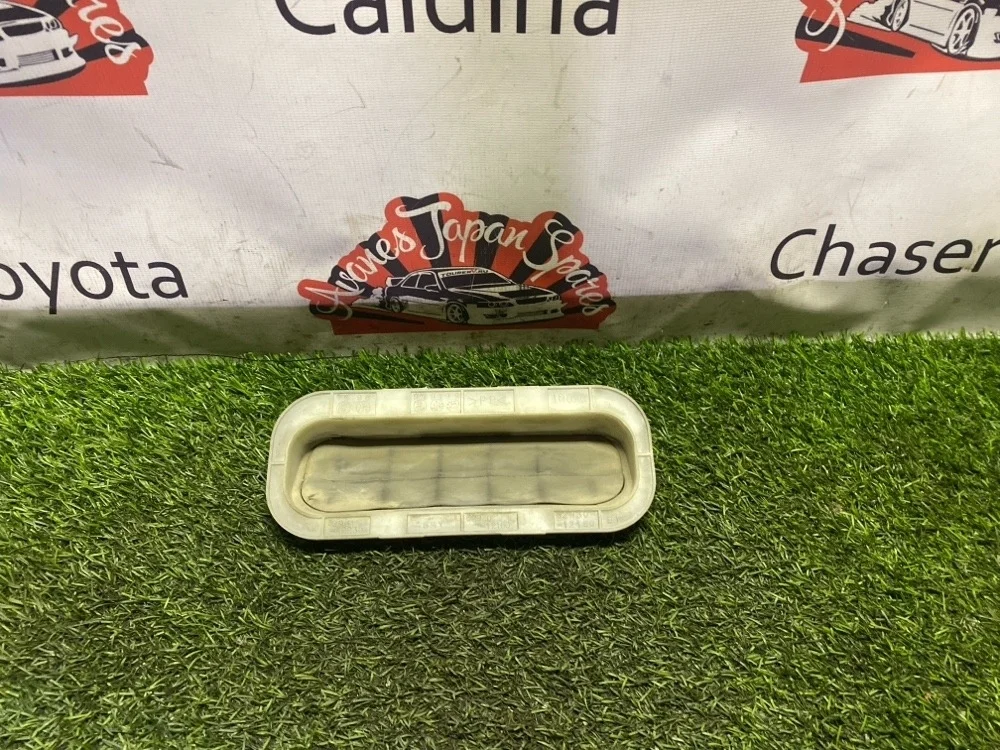 Клапан вентиляции крыльев Lexus Gs300 2000 6294030160 JZS160, правый