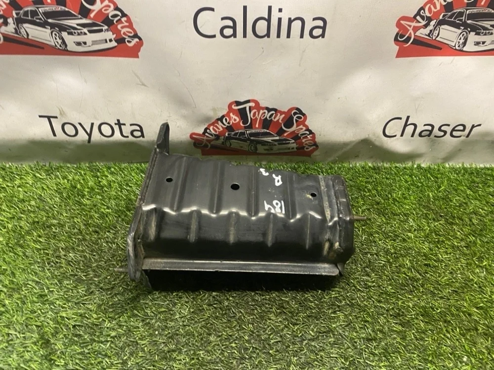 Кронштейн усилителя бампера Toyota Crown 2006 5710730061 GRS184, правый