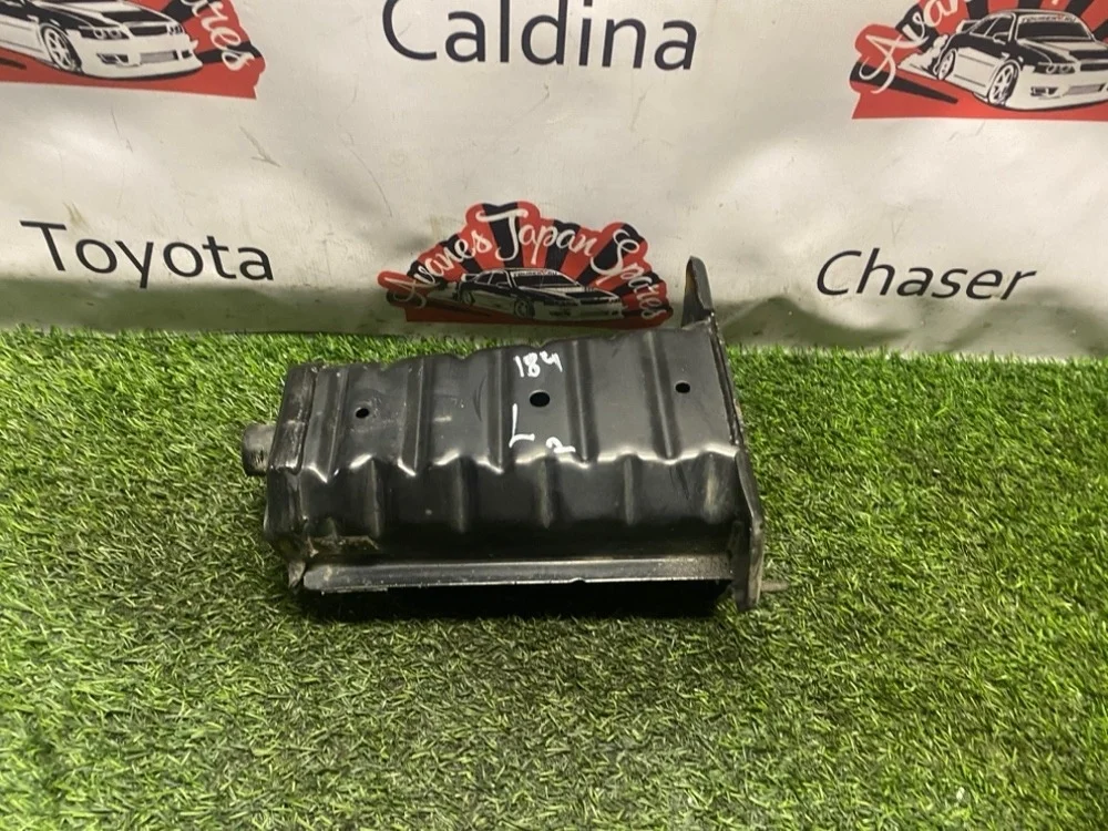 Кронштейн усилителя бампера Toyota Crown 2006 5710830080 GRS184, левый