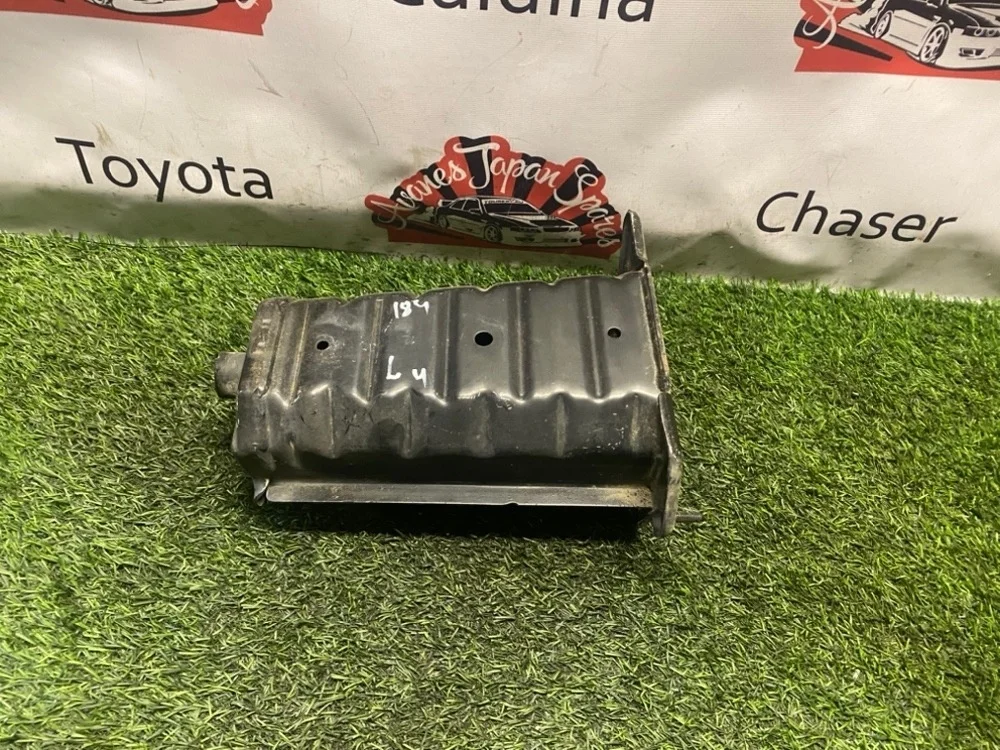 Кронштейн усилителя бампера Toyota Crown 2006 5710830080 GRS184, левый