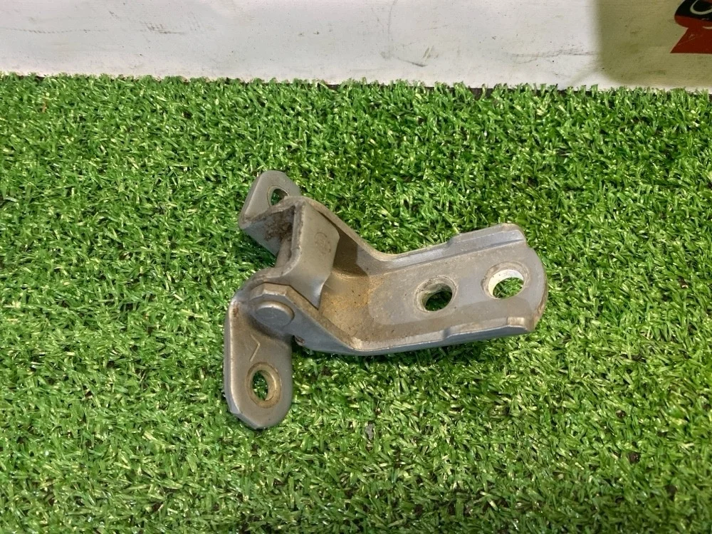 Петля двери Toyota Verossa 2002 6872012150 JZX110, передняя правая