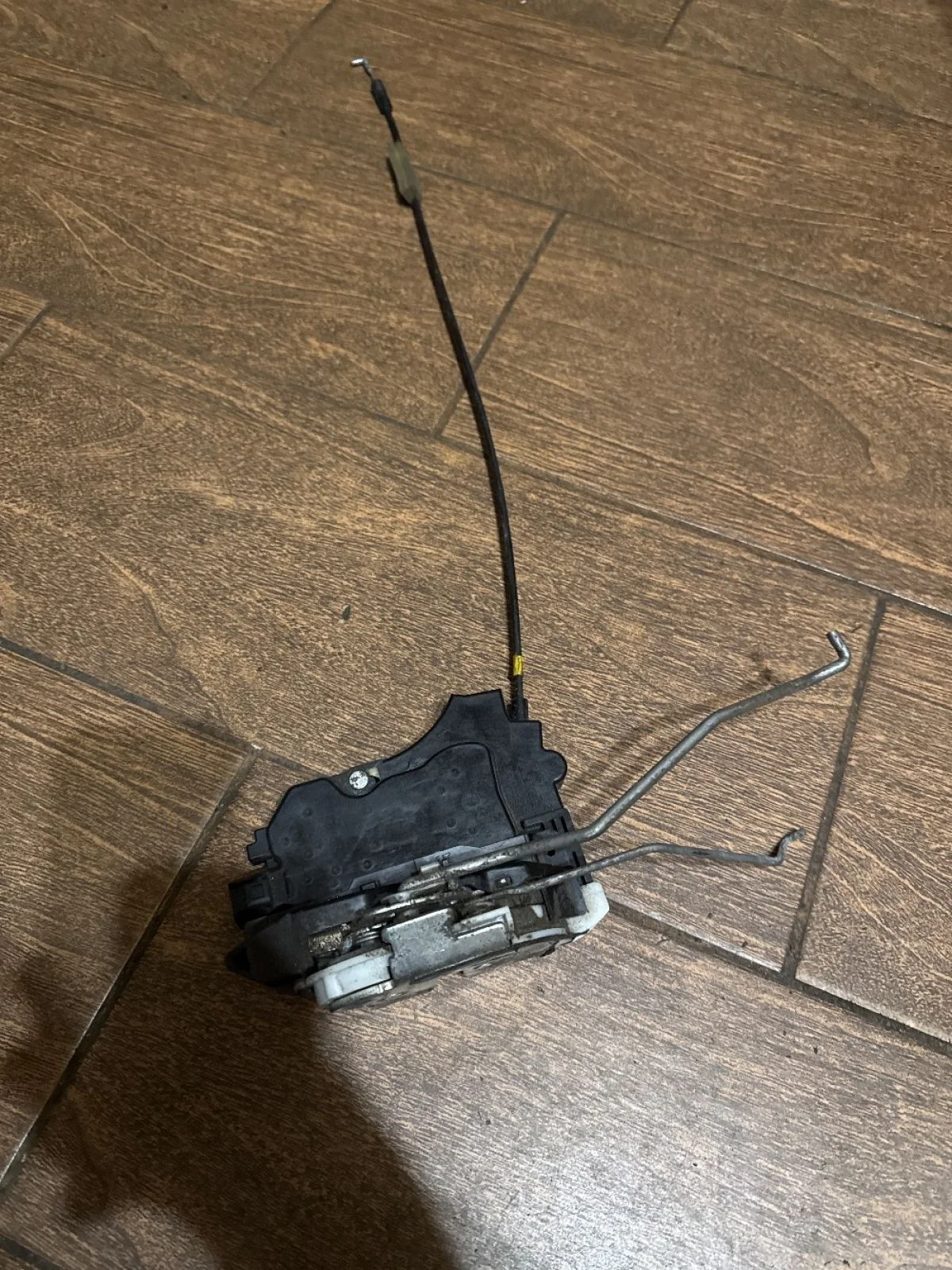 Замок двери передней левой Mitsubishi Lancer IX рестайлинг (2005—2010)