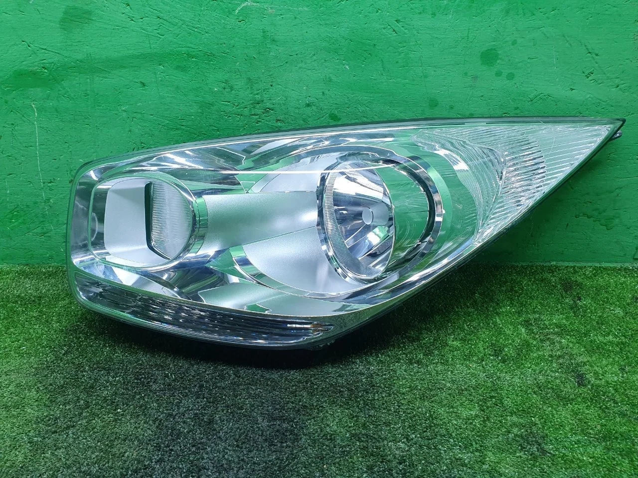 Фара галоген Kia VENGA 2010-2014