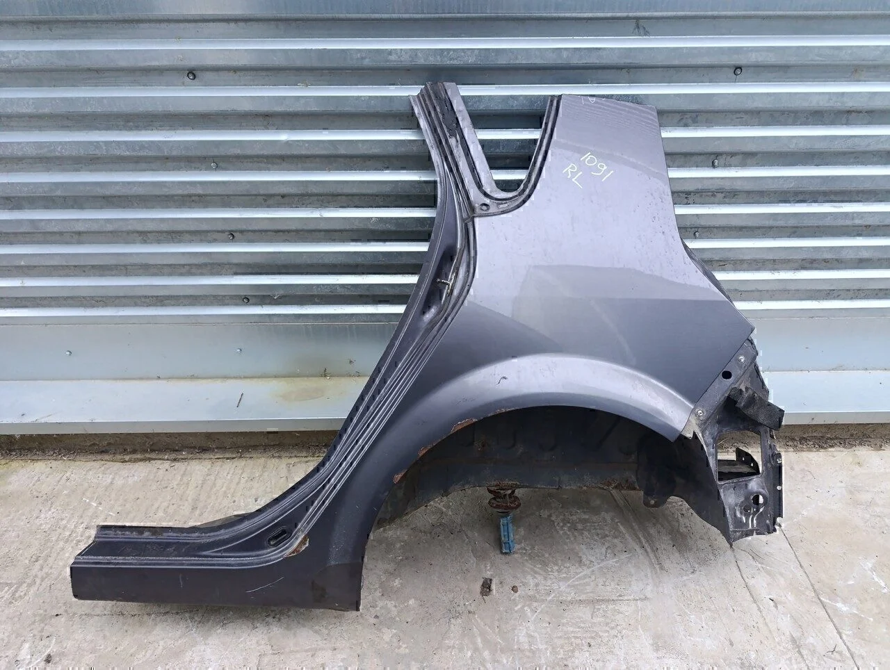 Крыло заднее левое Scenic 2003-2009