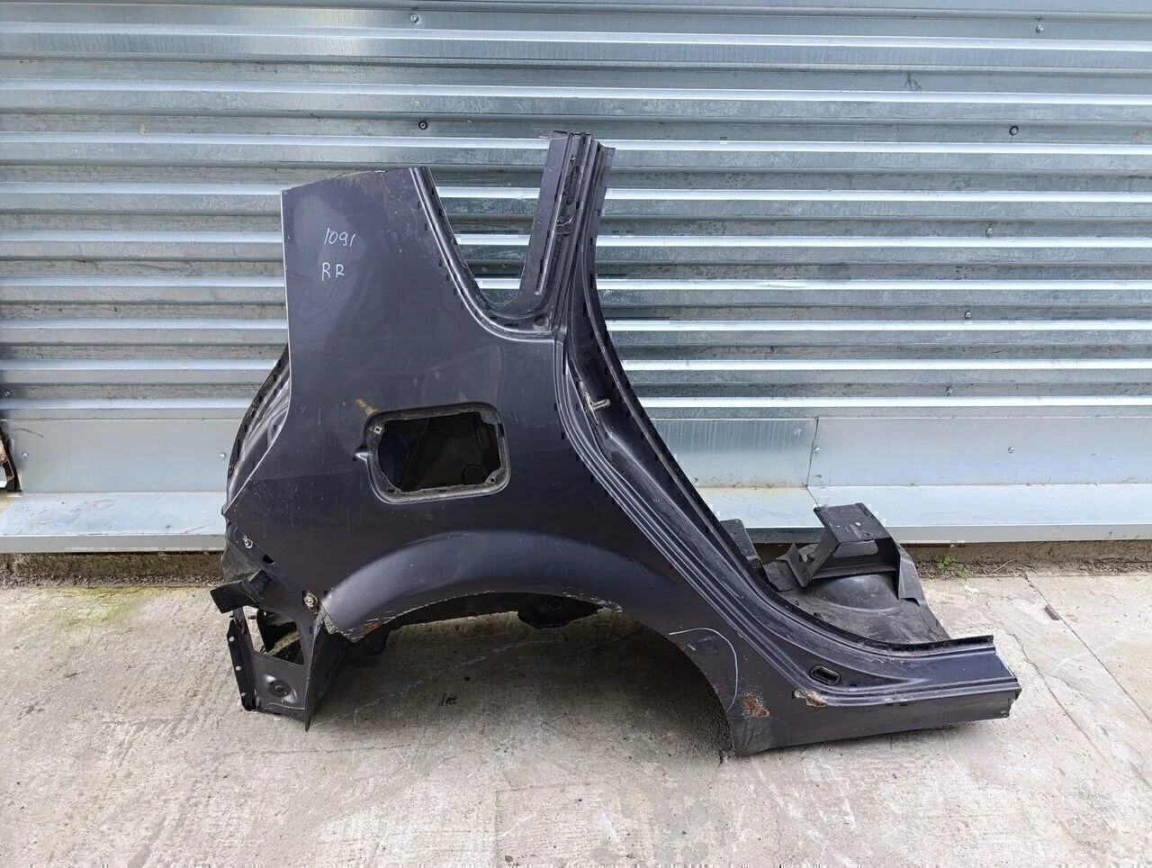 Крыло заднее правое Scenic 2003-2009