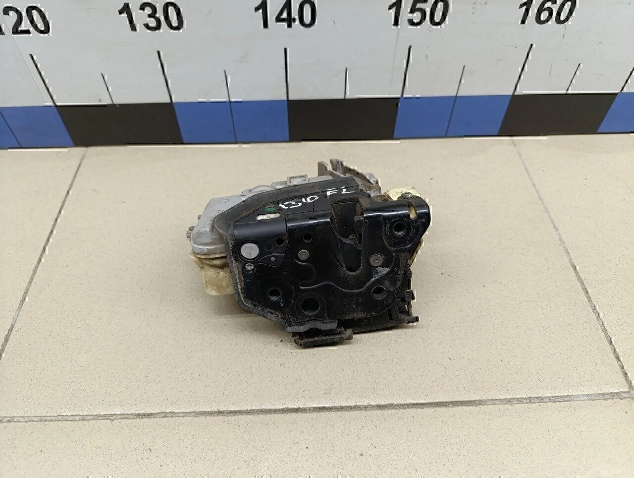 Замок двери передней левой Passat [B6] 2005-2010