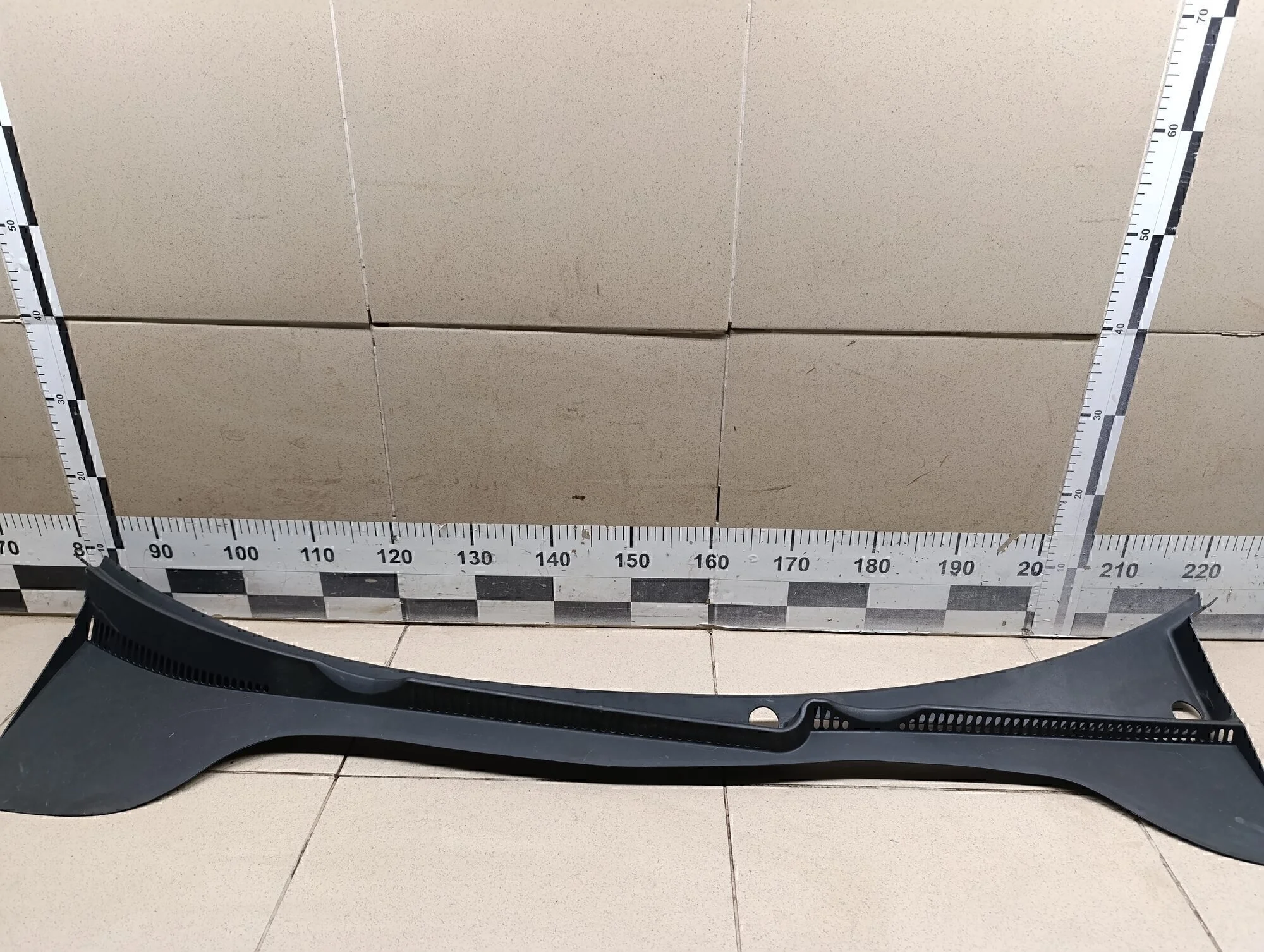 Решетка стеклооч. (планка под лобовое стекло) Golf VI 2009-2012