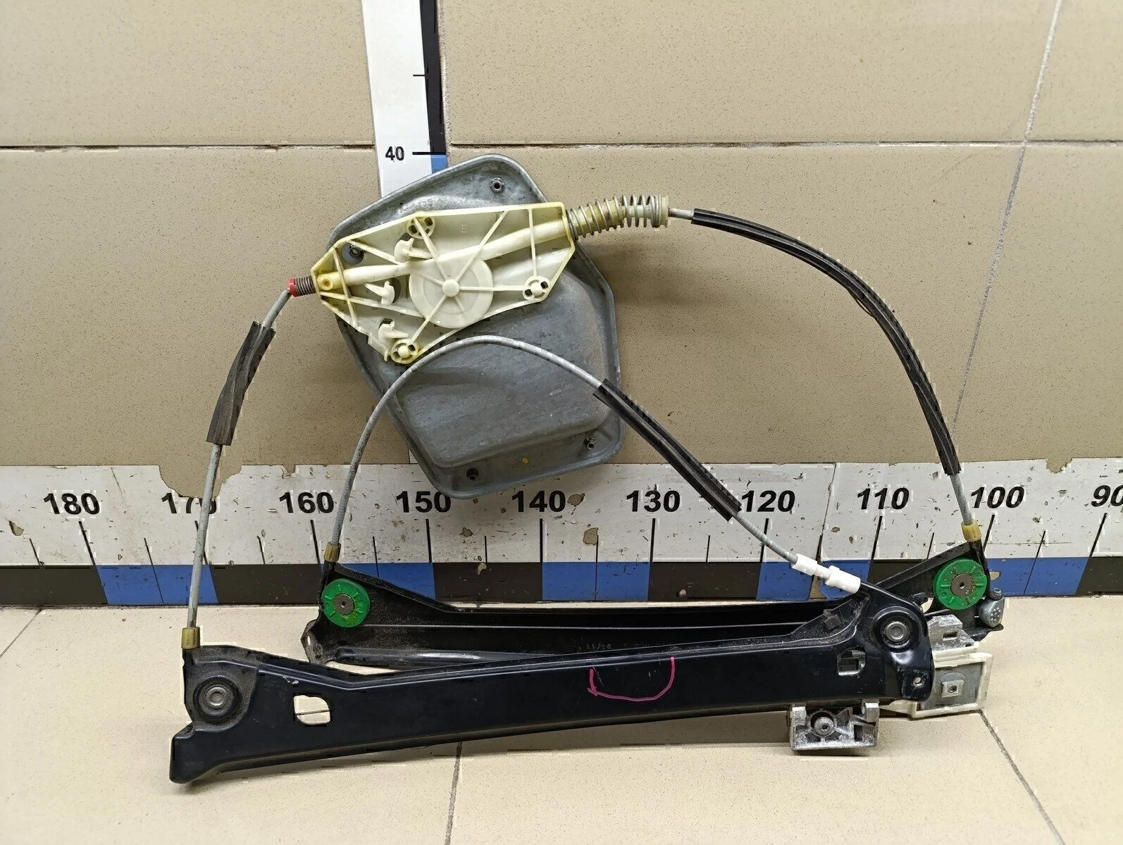 Стеклоподъемник электр. передний левый Scirocco 2008>