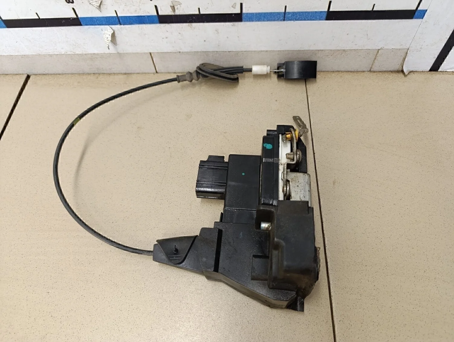 Замок двери задней правой Fusion 2002-2012