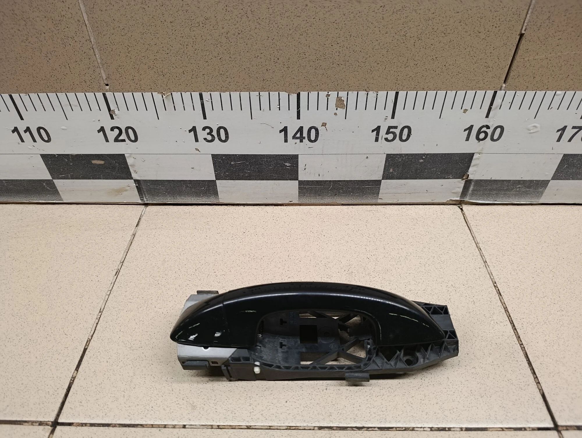 Кронштейн ручки Fabia 2007-2015