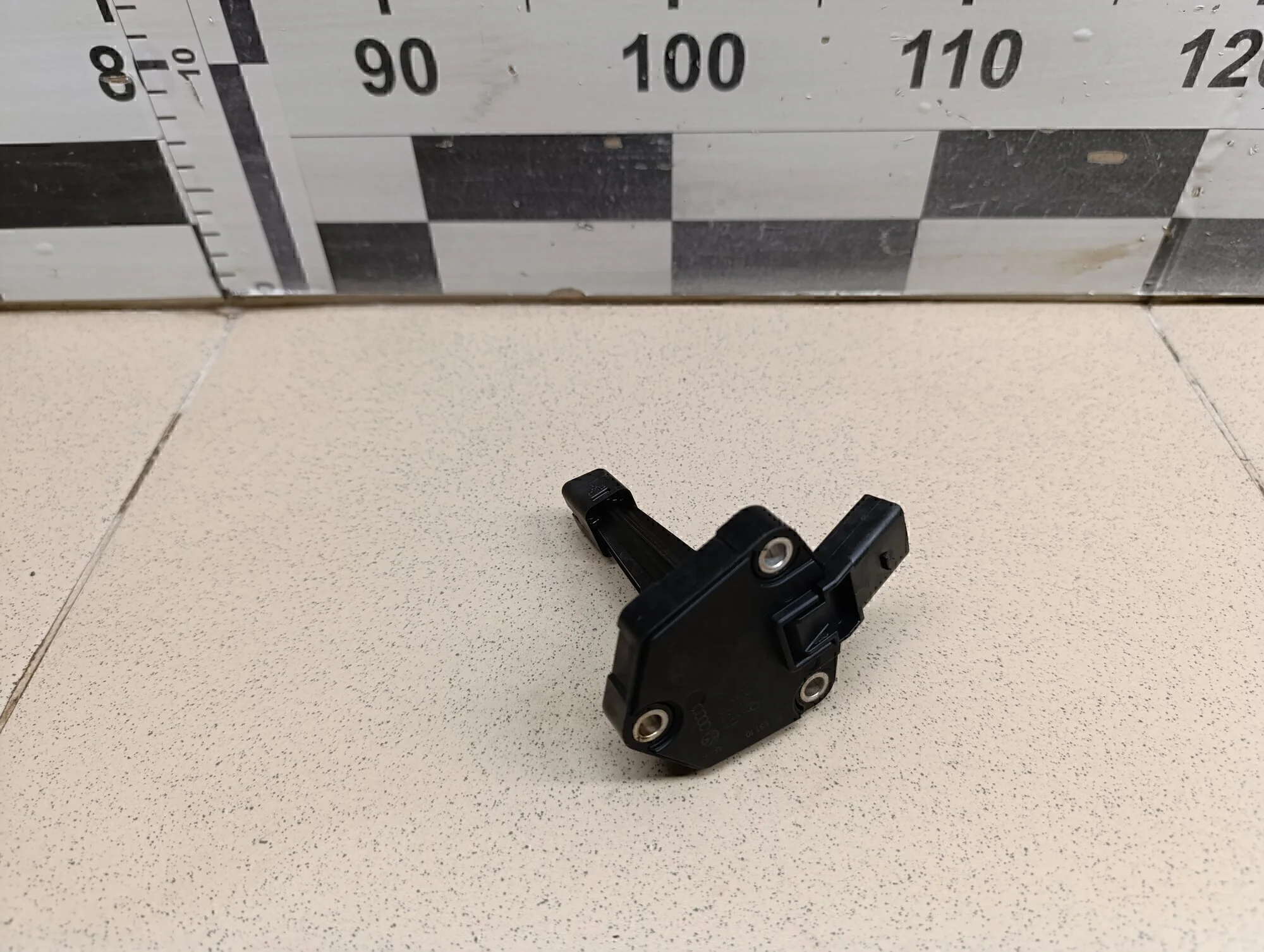 Датчик уровня масла Passat [B6] 2005-2010