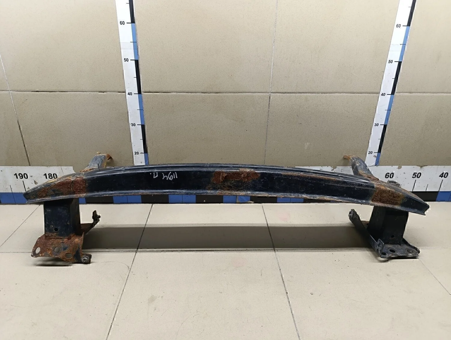 Усилитель переднего бампера Scirocco 2008>