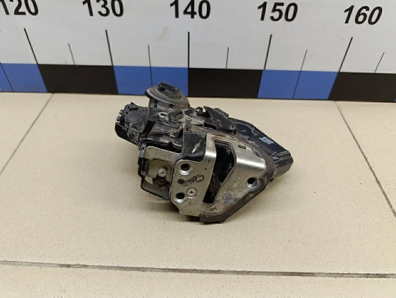 Замок двери задней правой Avensis II 2003-2008