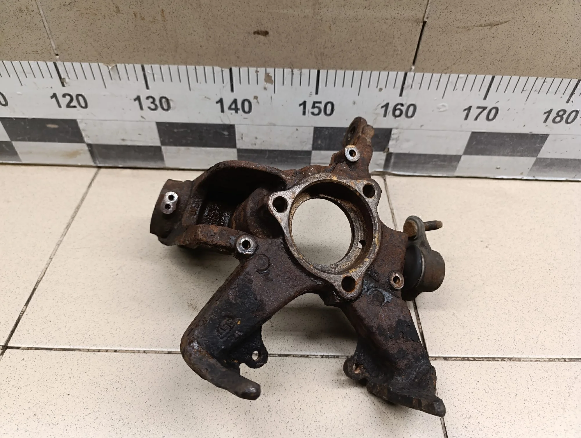 Кулак поворотный передний левый Octavia (A5 1Z-) 2004-2013