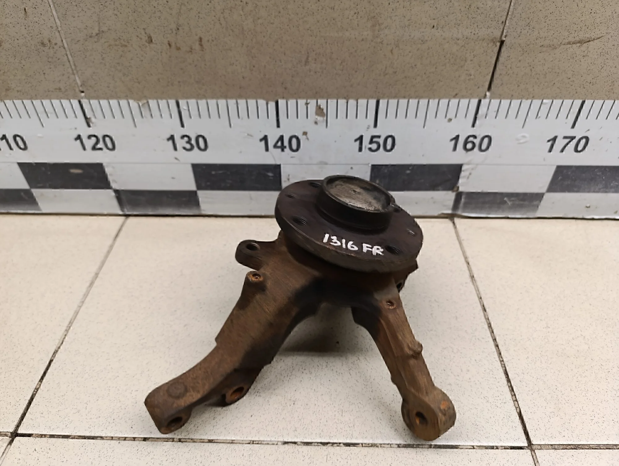 Кулак поворотный передний правый Logan 2005-2014