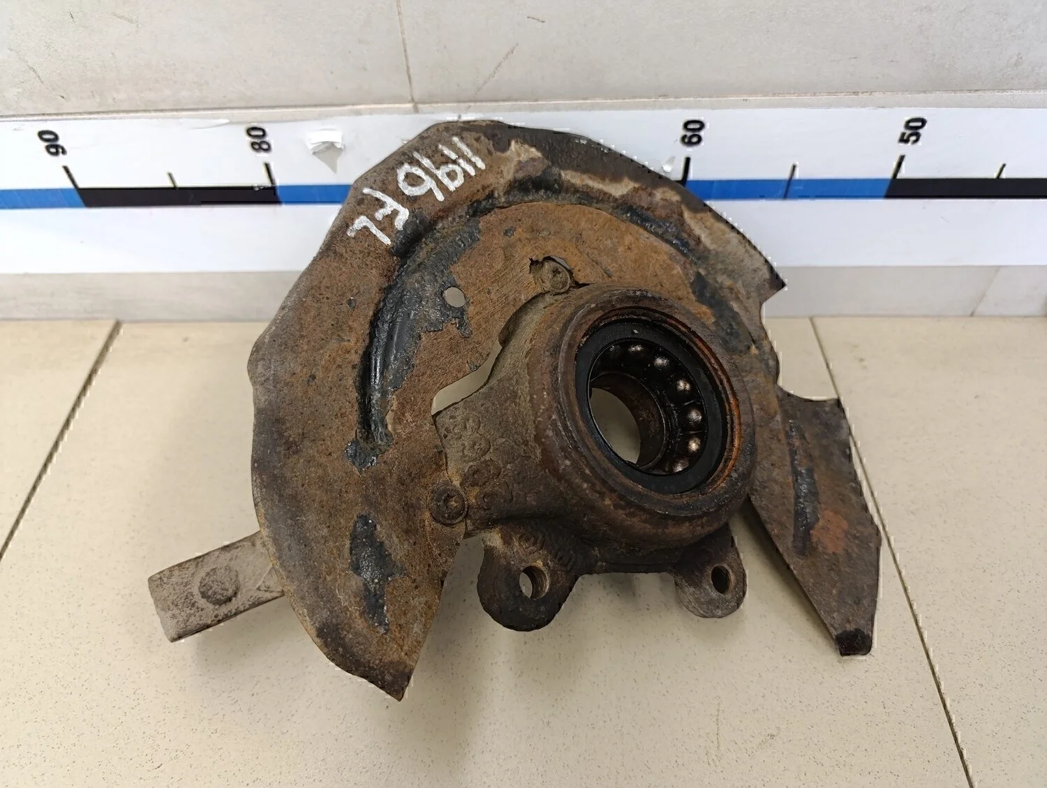 Кулак поворотный передний левый Logan 2005-2014