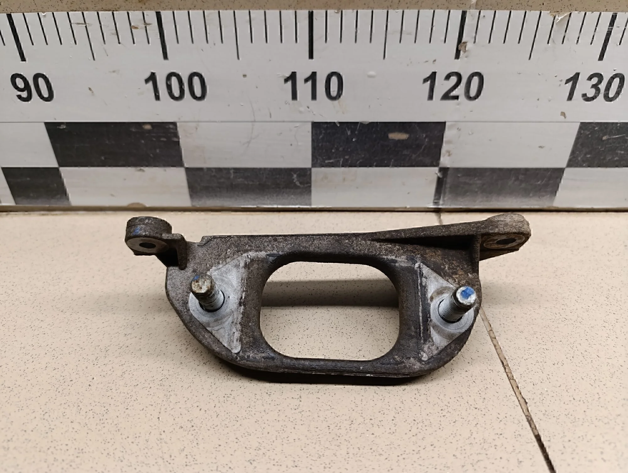 Кронштейн опоры КПП Logan 2005-2014