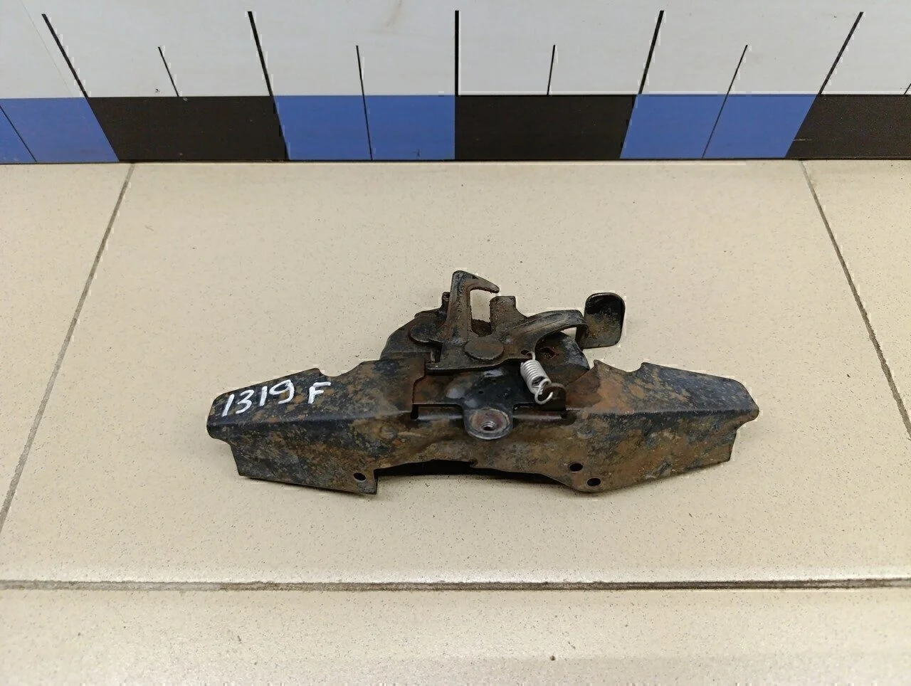 Замок капота Corolla E12 2001-2006