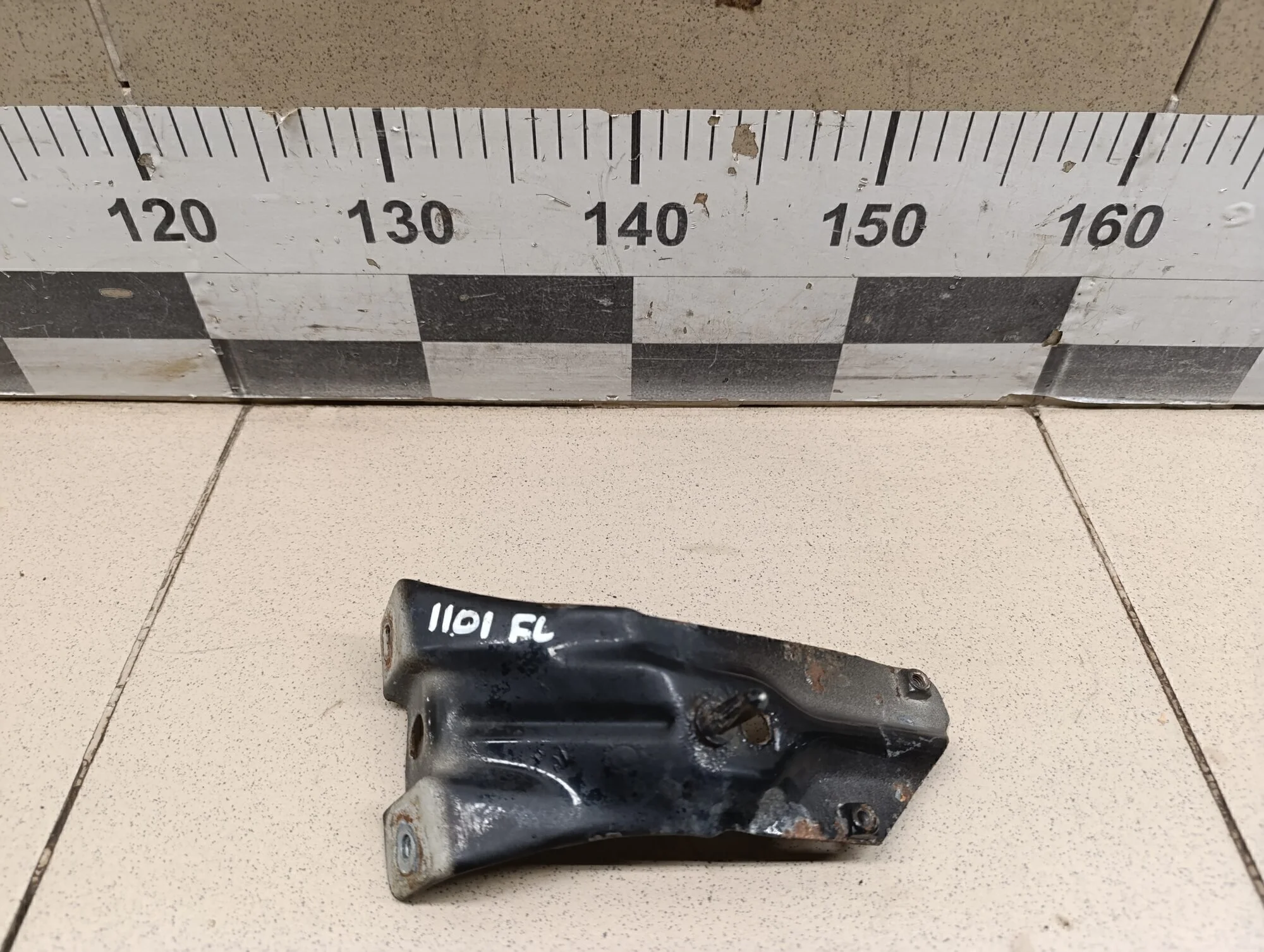 Кронштейн крепления крыла Golf VI 2009-2012