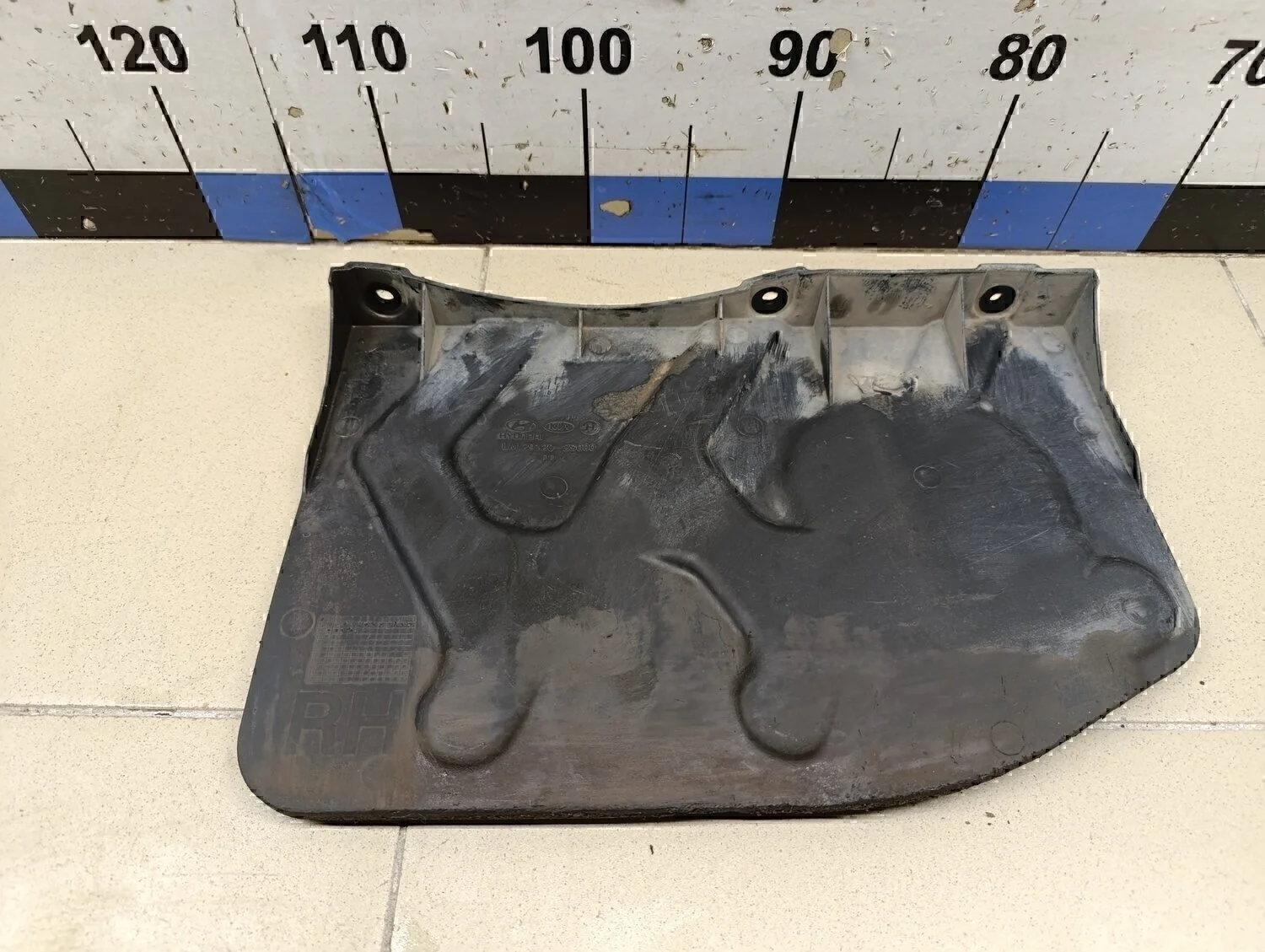 Пыльник двигателя боковой правый Sportage 2010-2015