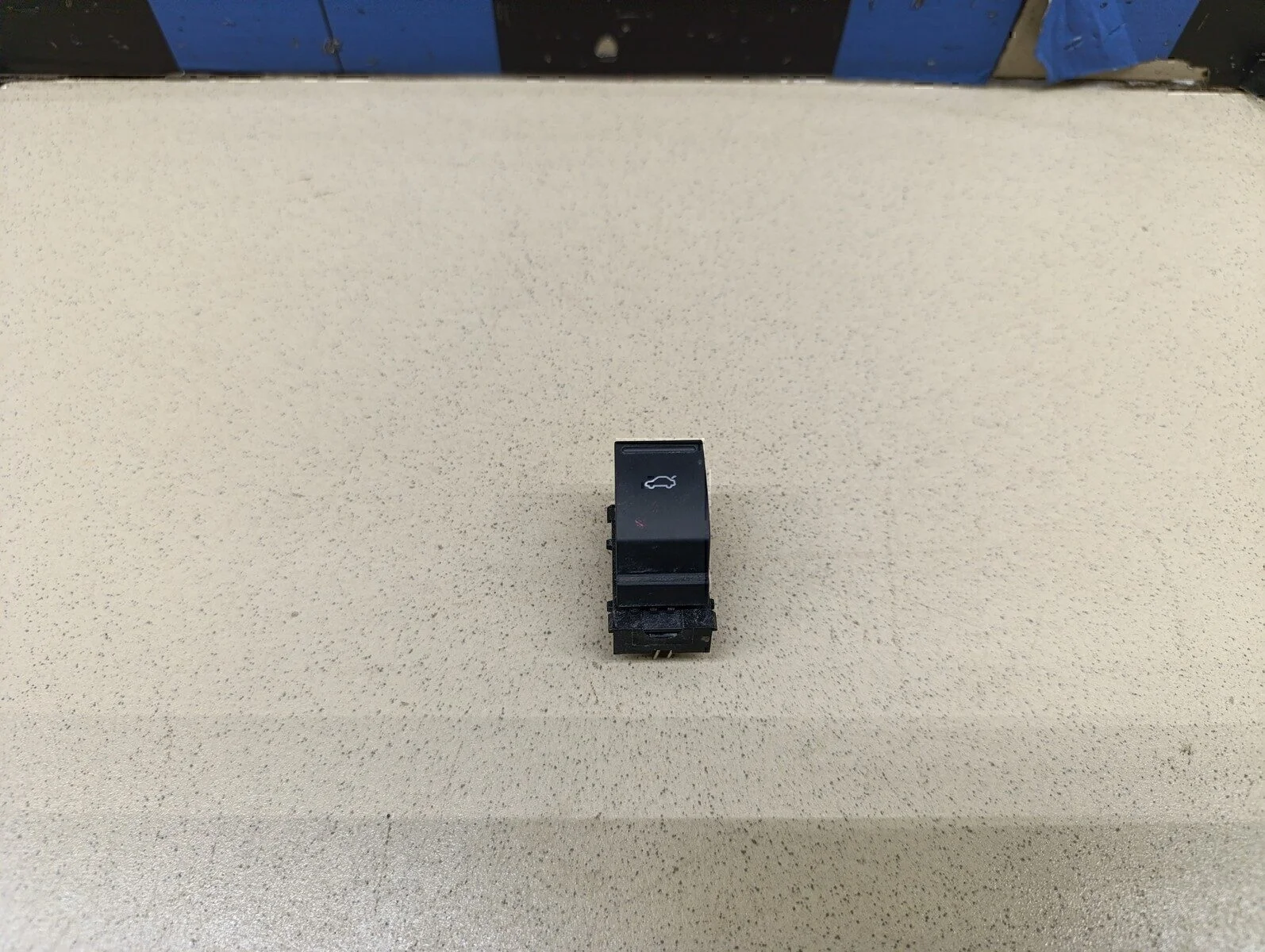 Кнопка открывания багажника Polo (Sed RUS) 2011>