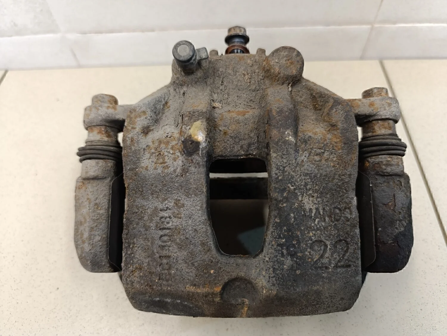 Суппорт передний правый Solaris 2010-2017