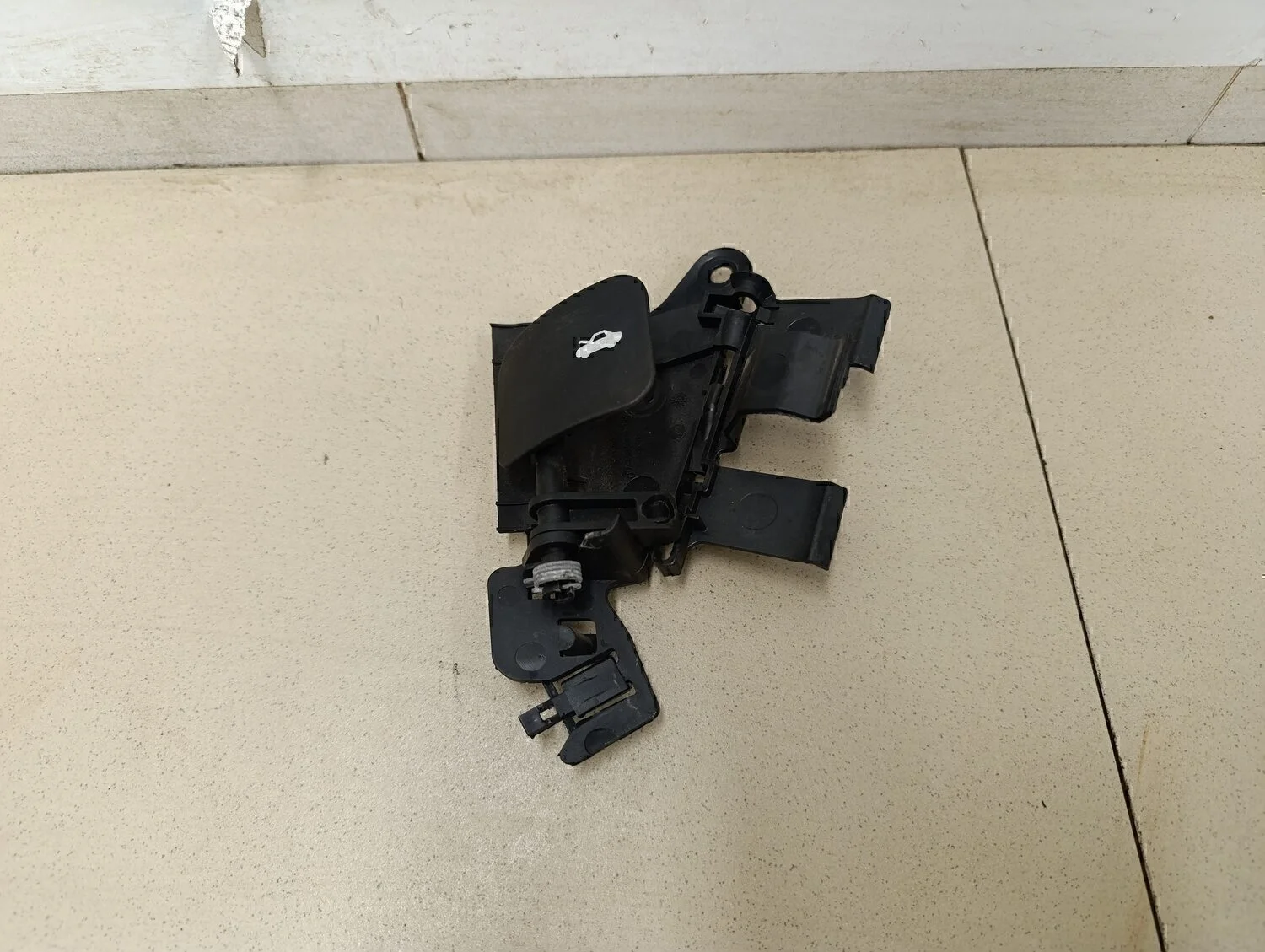 Ручка открывания капота Fusion 2002-2012