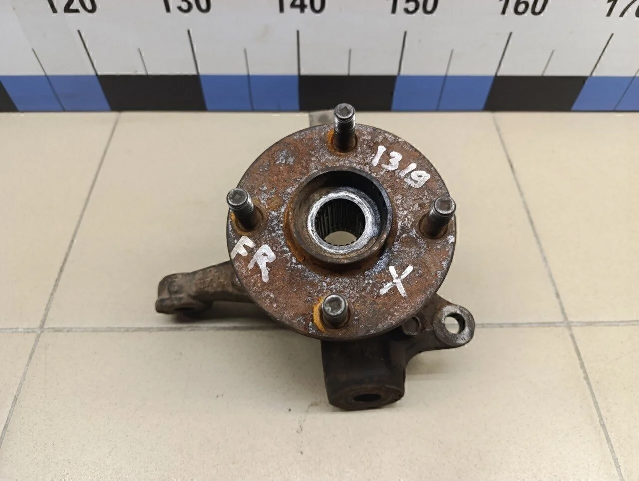 Кулак поворотный передний правый Corolla E12 2001-2006