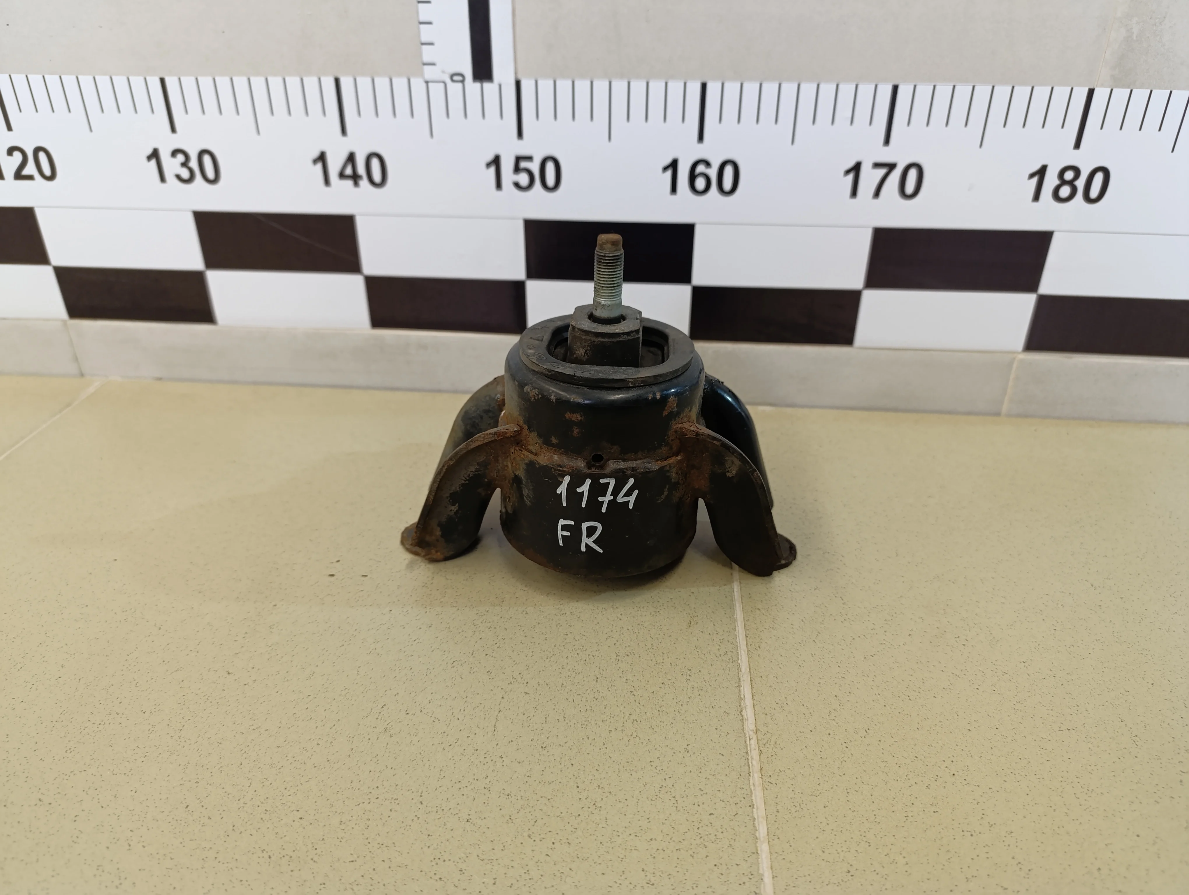 Опора двигателя правая Solaris 2010-2017