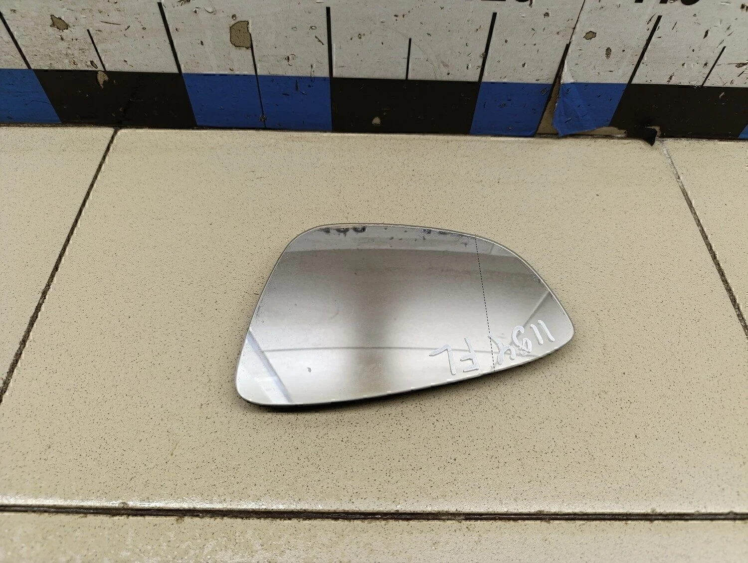 Стекло зеркала левого Jetta 2011>