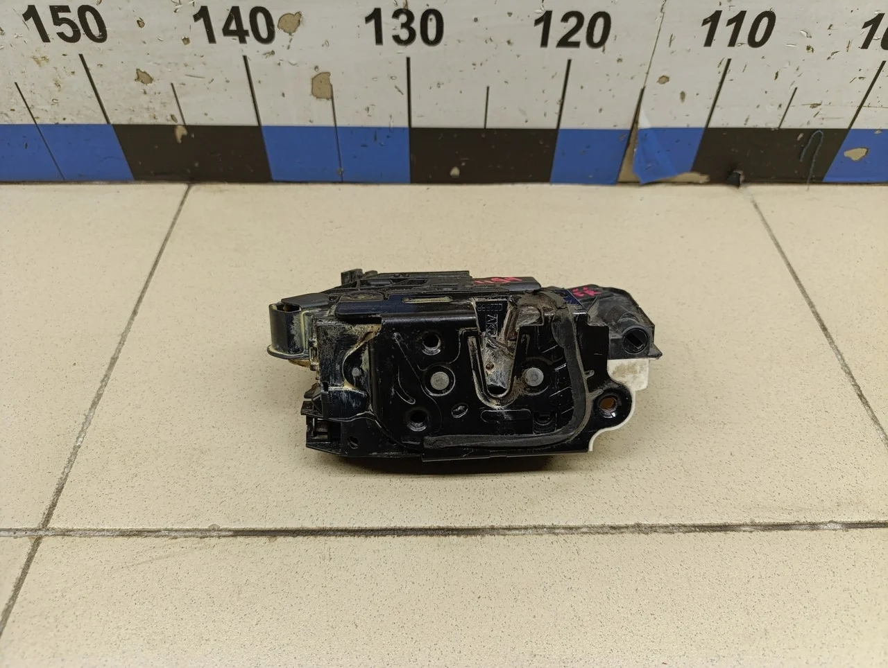 Замок двери передней правой Fabia 2007-2015