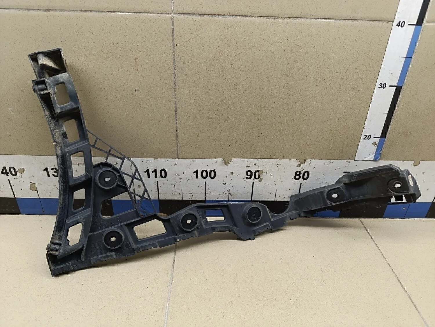 Кронштейн заднего бампера левый Polo (Sed RUS) 2011>