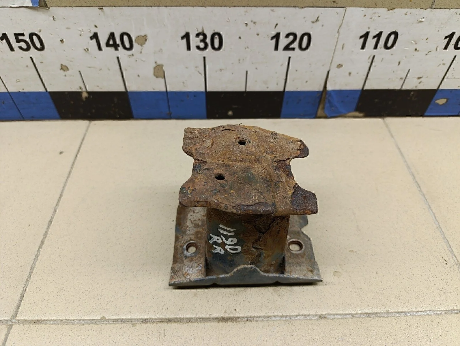 Кронштейн усилителя заднего бампера правый Corolla E15 2006-2013