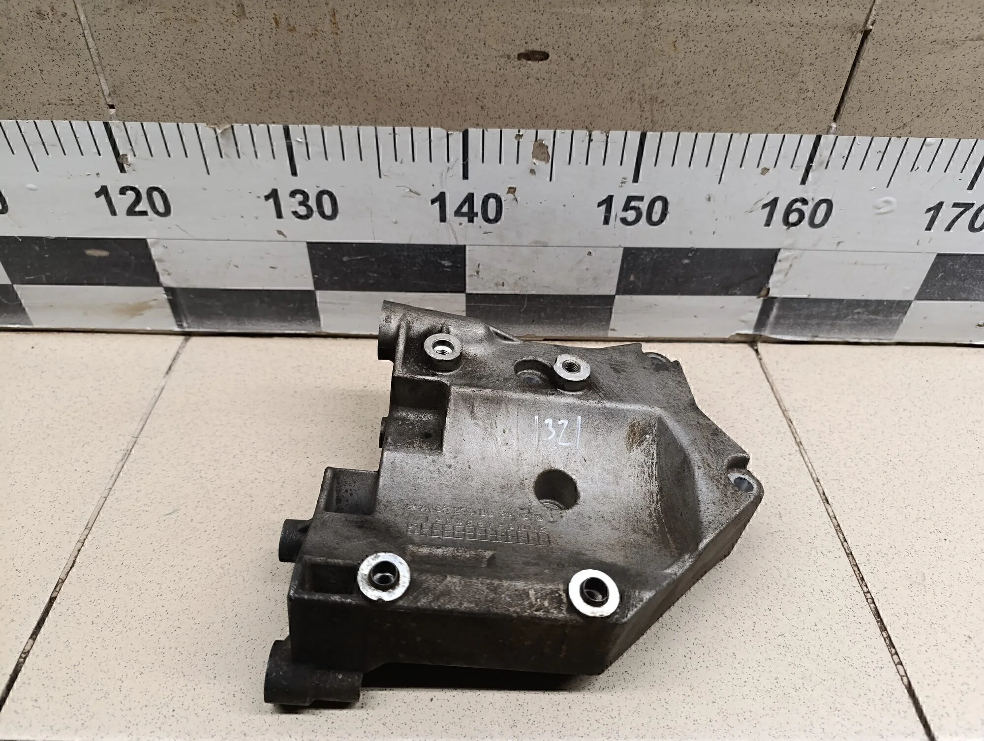 Кронштейн кондиционера Kyron 2005-2015